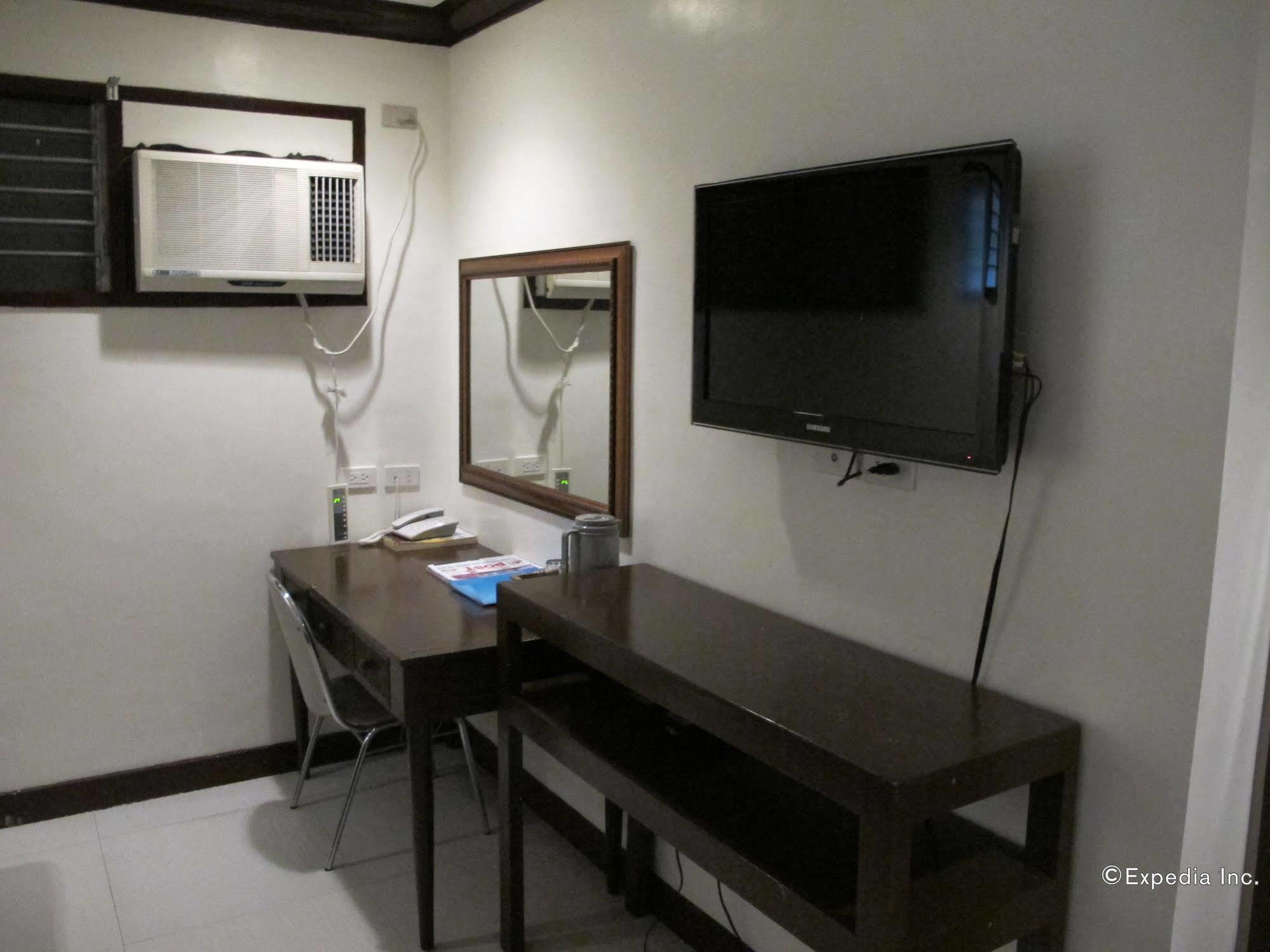 Bluefins Resort Lapu-Lapu City Exterior photo