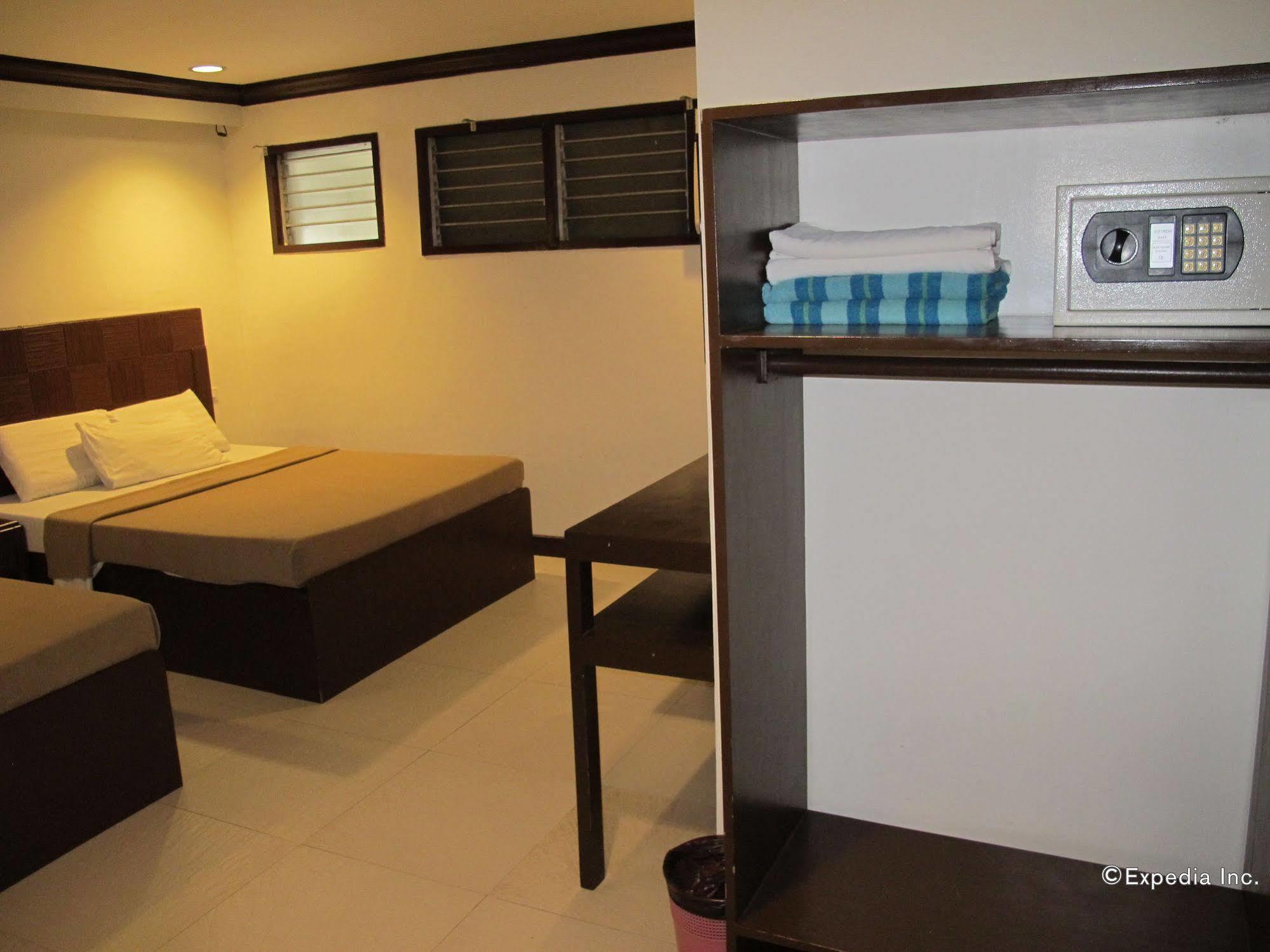 Bluefins Resort Lapu-Lapu City Exterior photo
