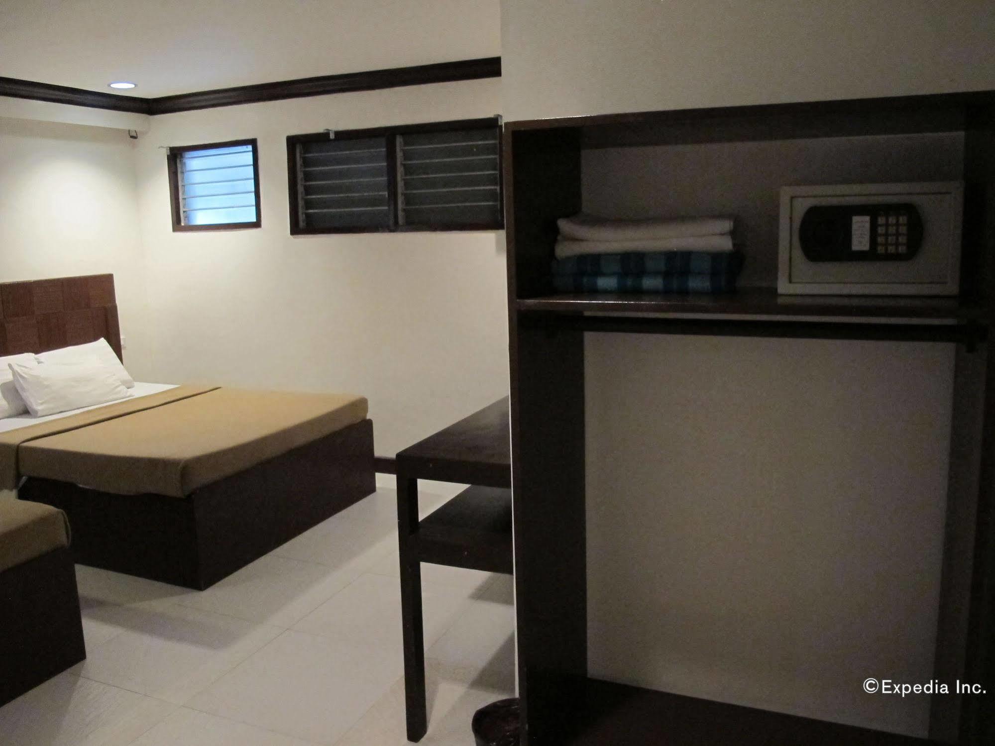 Bluefins Resort Lapu-Lapu City Exterior photo